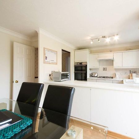 Spacious House, Sleeps 7 People Reading Exterior photo