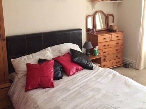 Spacious House, Sleeps 7 People Reading Exterior photo