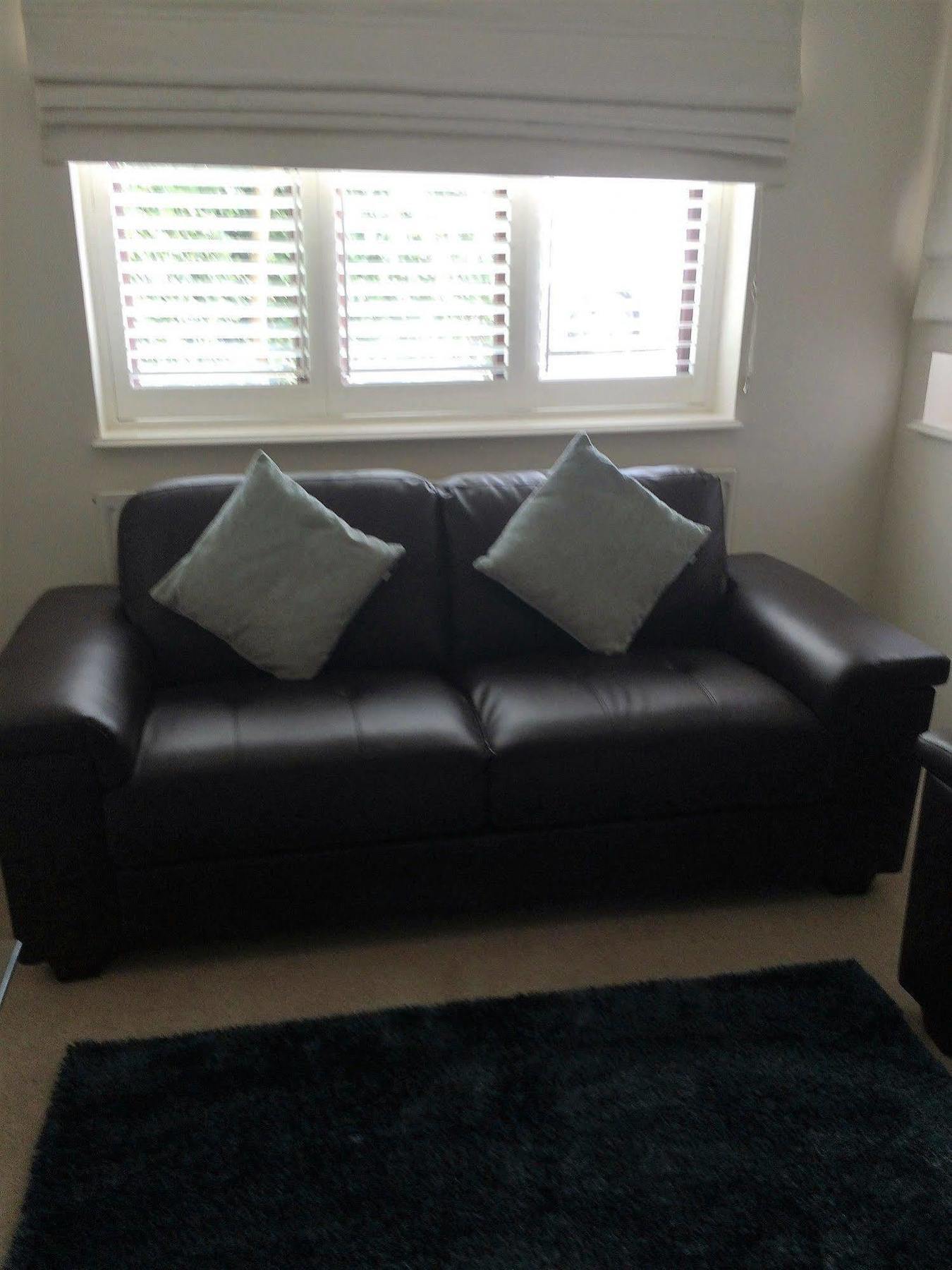 Spacious House, Sleeps 7 People Reading Exterior photo