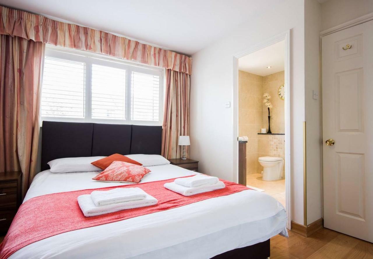 Spacious House, Sleeps 7 People Reading Exterior photo